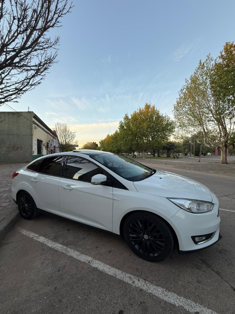 Ford FOCUS SE PLUS — foto 4